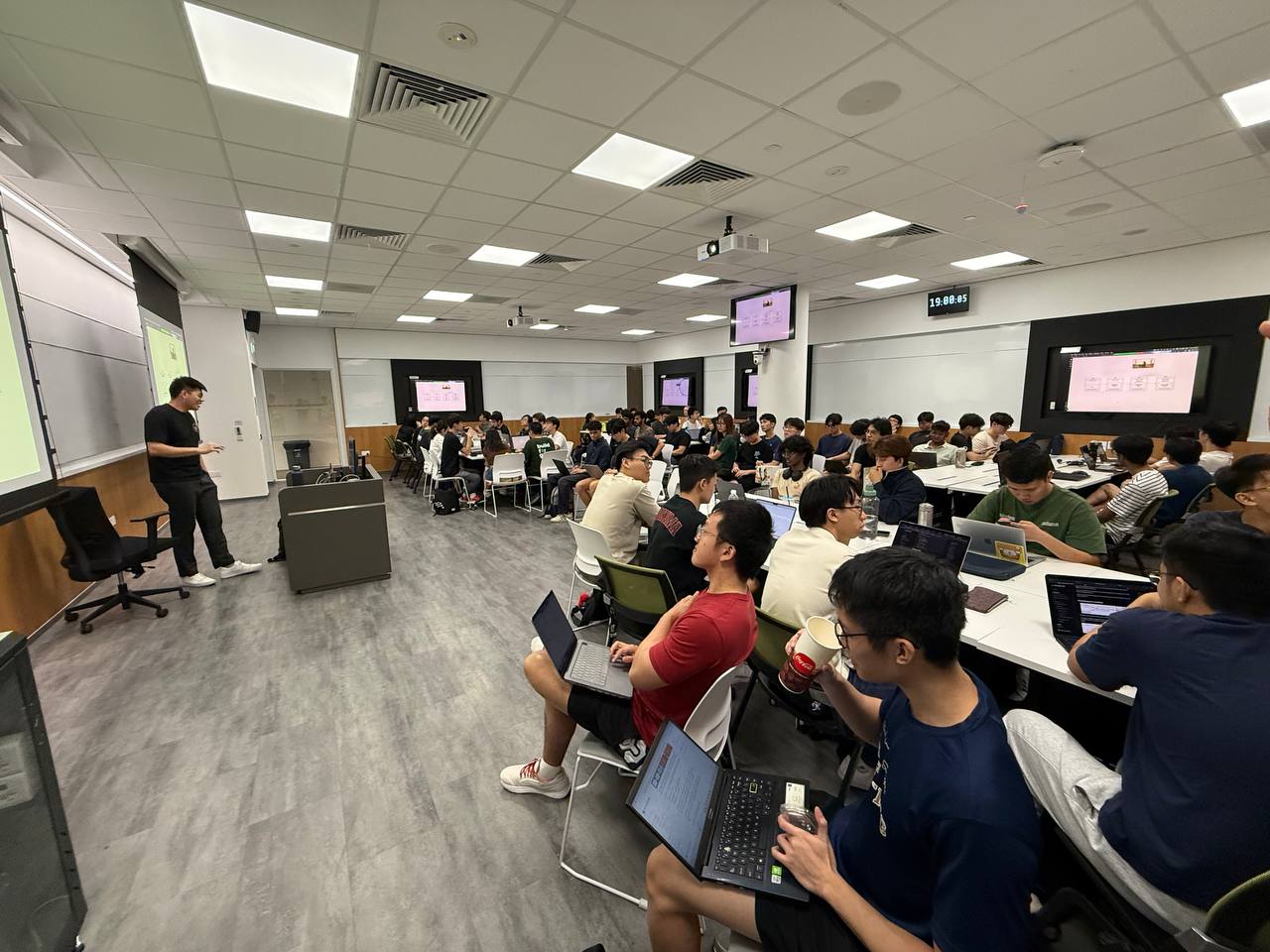 Students learning together at a Hackerschool session
